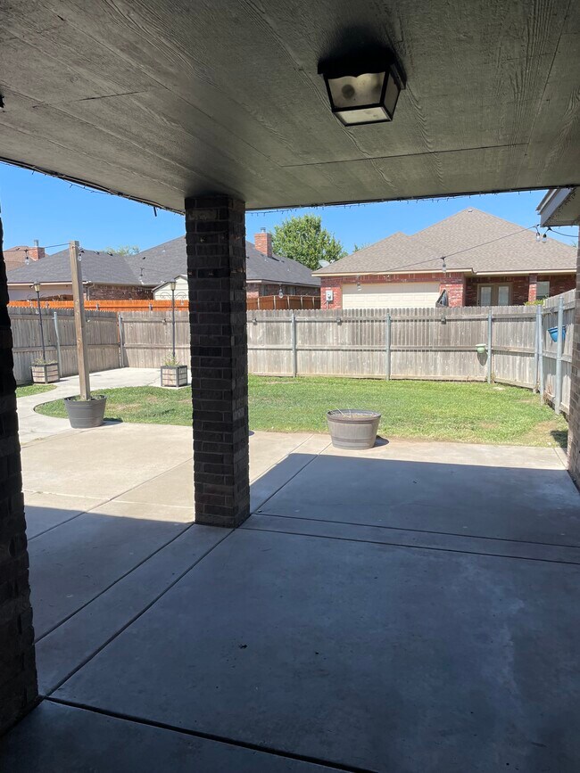 Covered patio - 6813 Fanchun St