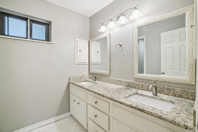 Building Photo - 6106 Vance Jackson Rd