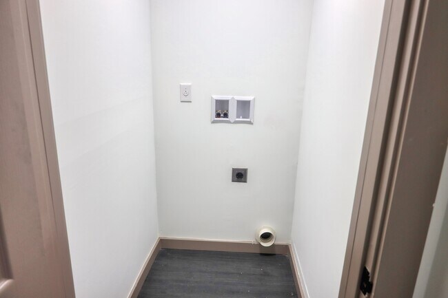 Building Photo - 1121 N Dearborn St