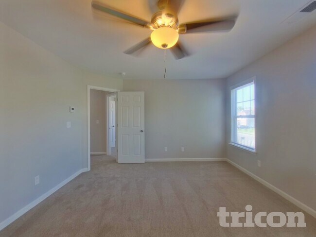Building Photo - 121 English Oak Lane