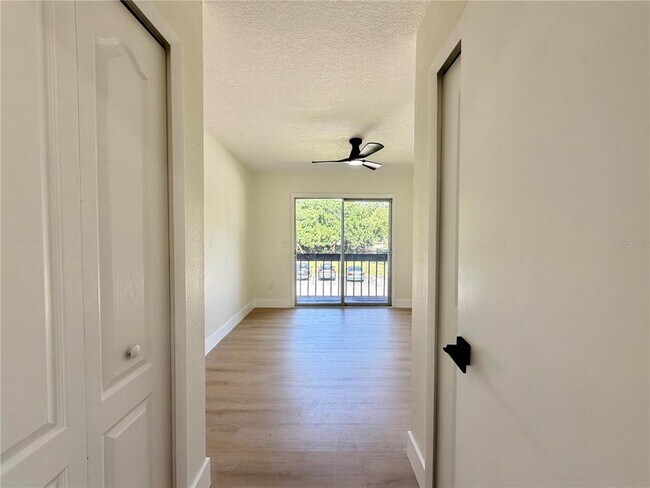 Building Photo - 5100 Picadilly Circus Ct