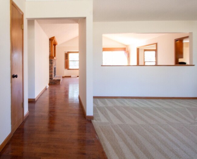 Building Photo - 4 Bed 3 Bath 2 Car Garage-1/2 off 1st Mont...