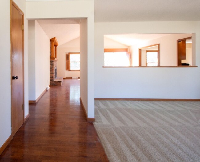 Building Photo - 4 Bed 3 Bath 2 Car Garage