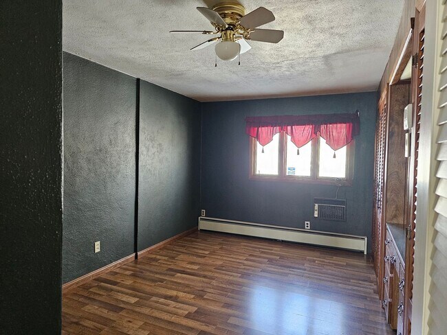 Building Photo - Triplex Main