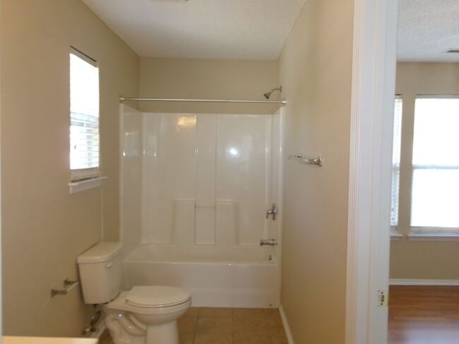 Building Photo - 3 bedroom, 2.5 bath home located in Bellegrove Preserve