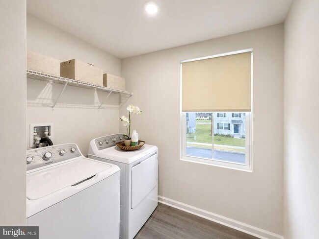 Building Photo - 27003 Greenleaf Dr