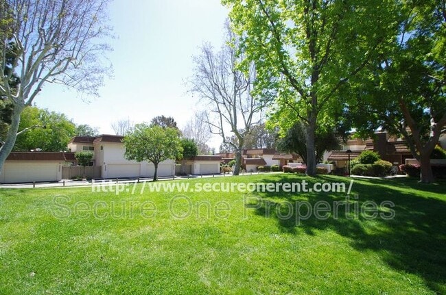 Building Photo - 10020 Larwin Ave