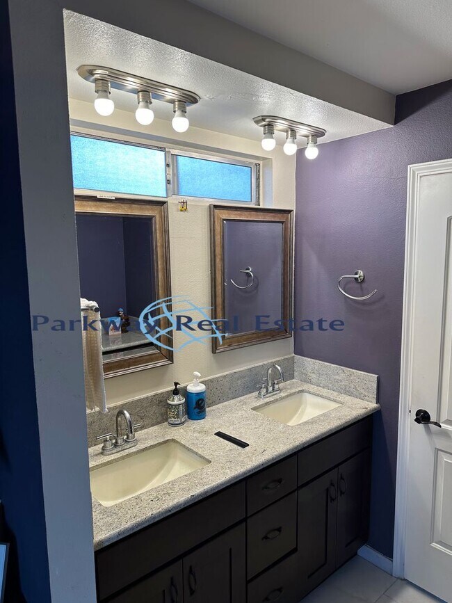 Building Photo - 347 S Westwind Dr