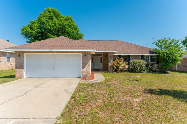 Building Photo - 208 Citadel Ln