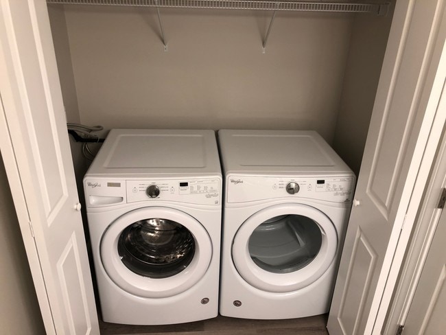 Building Photo - 6 Stewart Dr