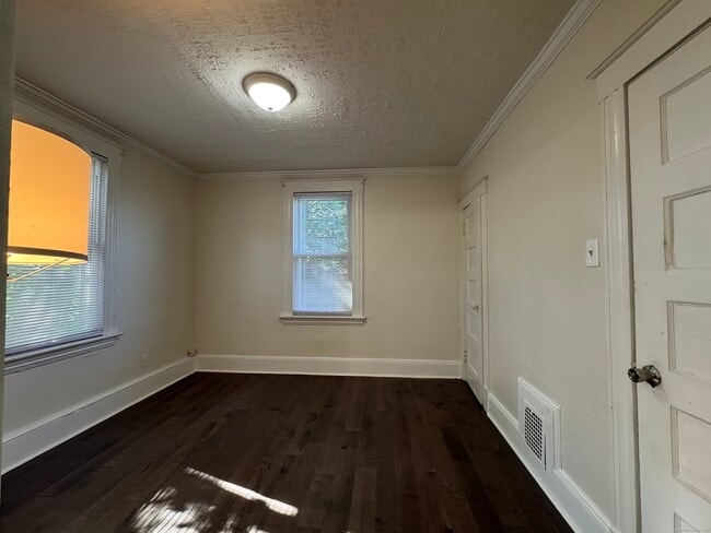 Building Photo - 70 Cottage Pl