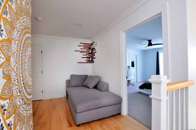 Building Photo - 5 Oakwood Cir