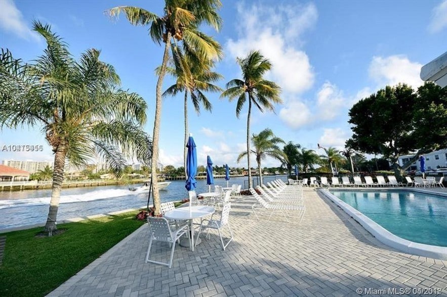 Building Photo - 6207 Bay Club Dr