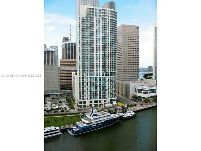 Building Photo - 465 Brickell Ave