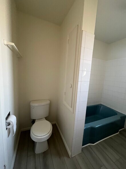 Building Photo - 932 Cheyenne Blvd