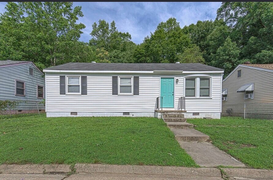 Building Photo - 1208 Louis Ln