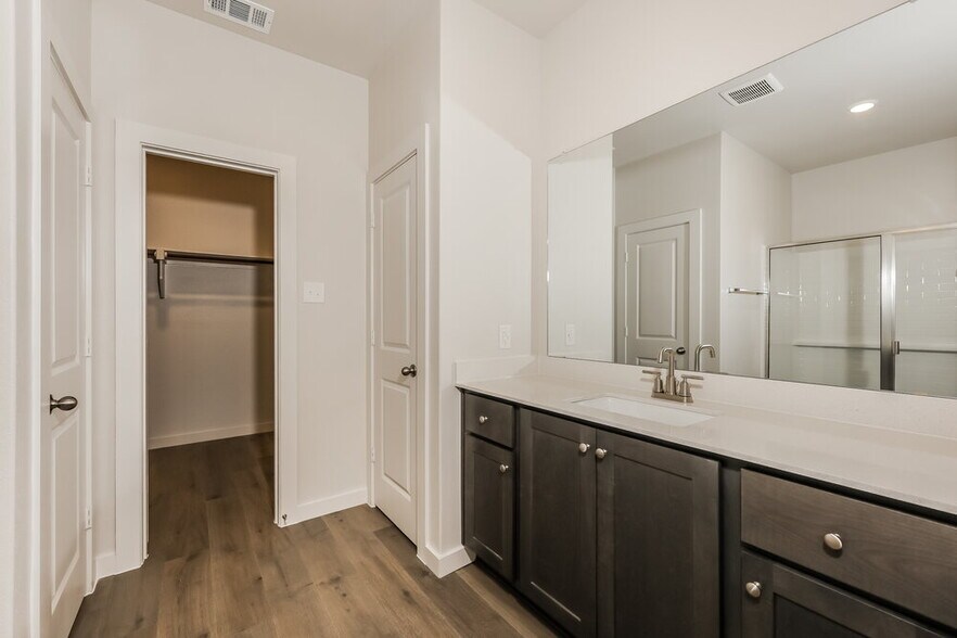 Building Photo - 309 Julian Davis Dr