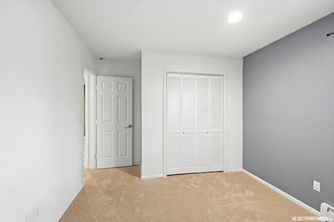Building Photo - 18625 S Lowrie Loop