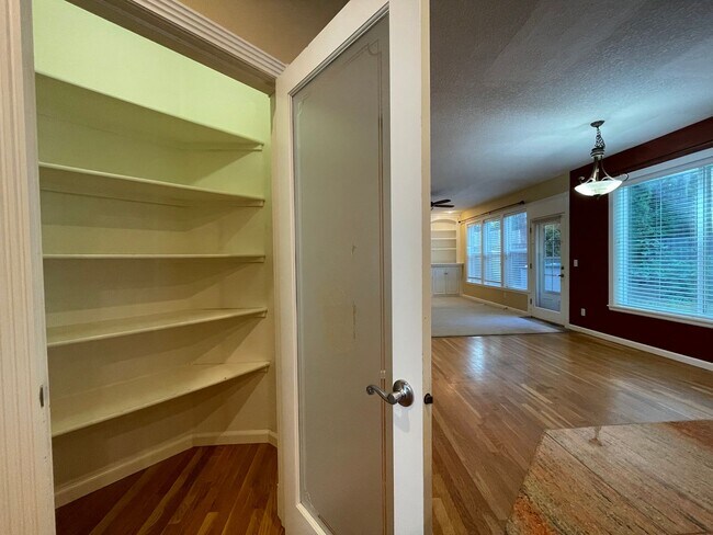 Building Photo - 5 Bed 2.5 Bath + a Den in Tigard/Bull Mountain - Solar Panels, Central A/C and More!