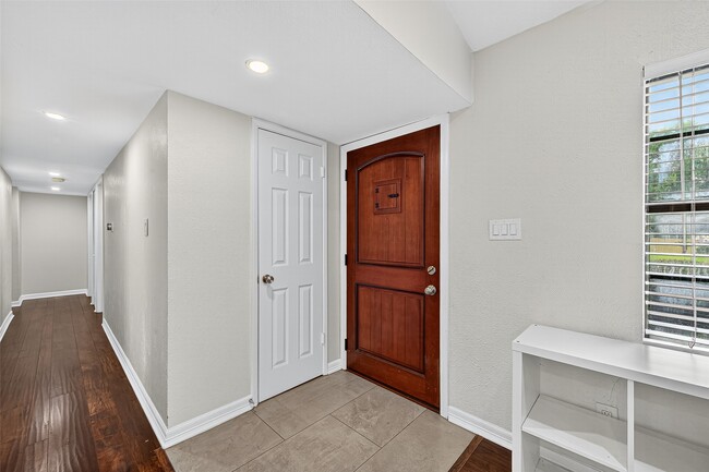 Building Photo - 15638 Empanada Dr