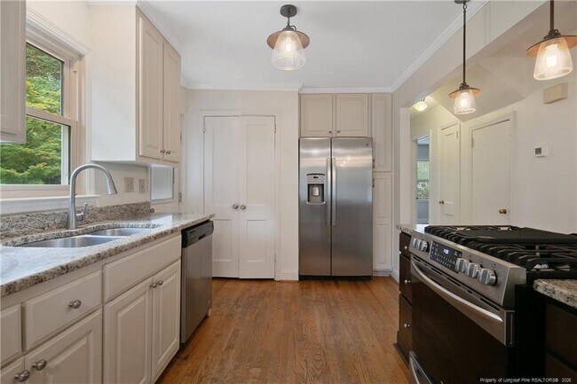 Building Photo - 415 Vista Dr