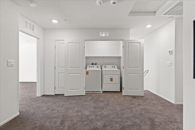 Building Photo - Contemporary 2025  3BD Home Featuring Open-Concept Living & Large Loft