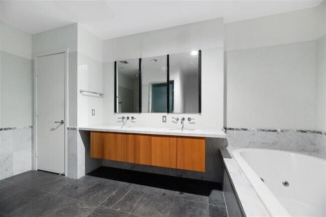 Building Photo - 6103 Aqua Ave