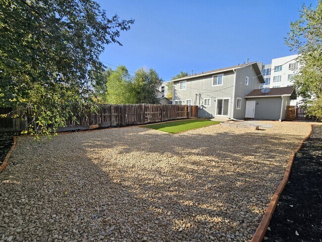 Building Photo - 13490 E 13th Pl