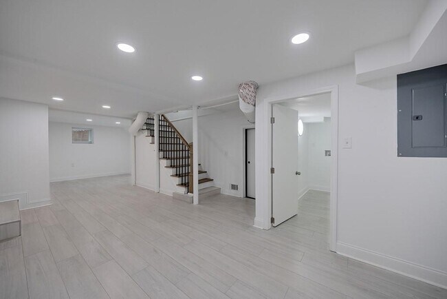 Building Photo - 593 Lynnhaven Dr SW