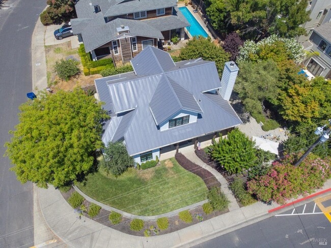 Building Photo - 1810 Quail Ct