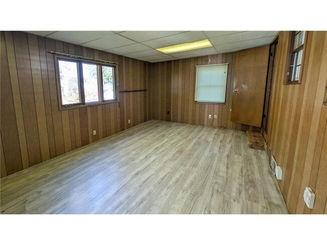 Building Photo - 301 Giles Pl