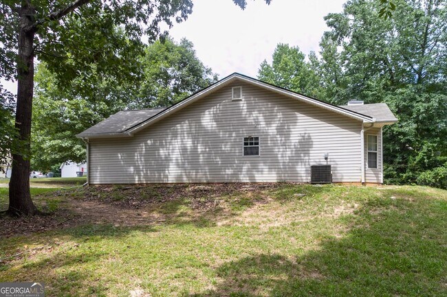Building Photo - 2804 James Henry Dr