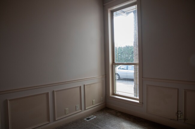 Building Photo - 20375 NE Lakeside Dr