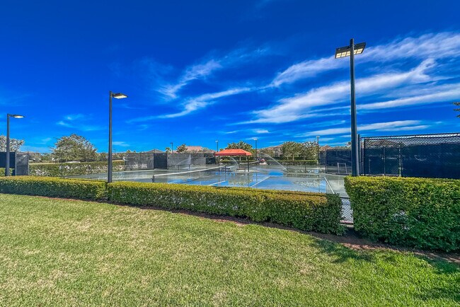 Building Photo - 1525 Stockbridge St