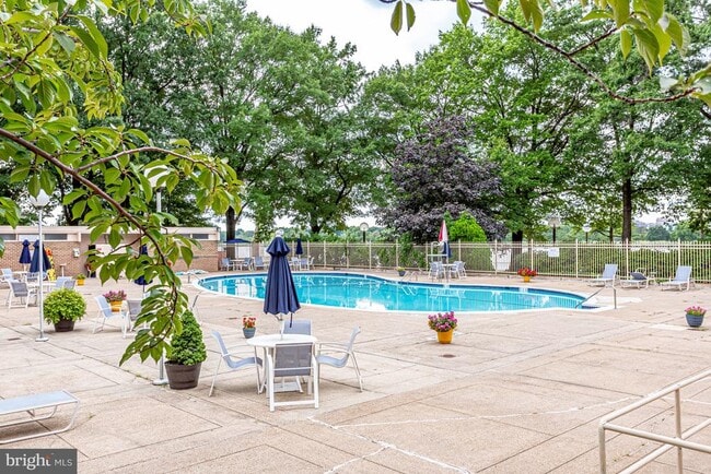 Building Photo - 1425 4th St SW