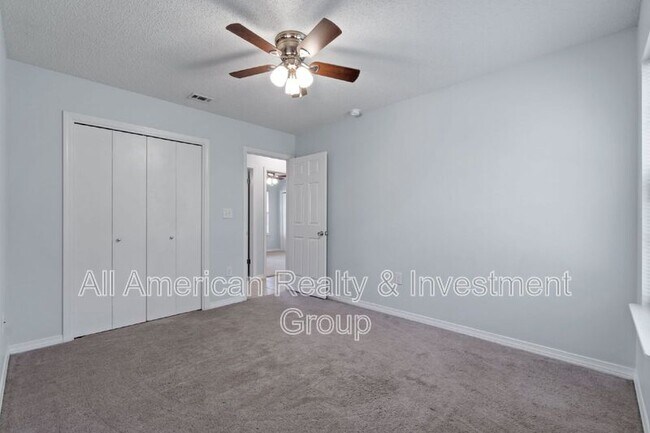 Building Photo - 502 Krest Dr