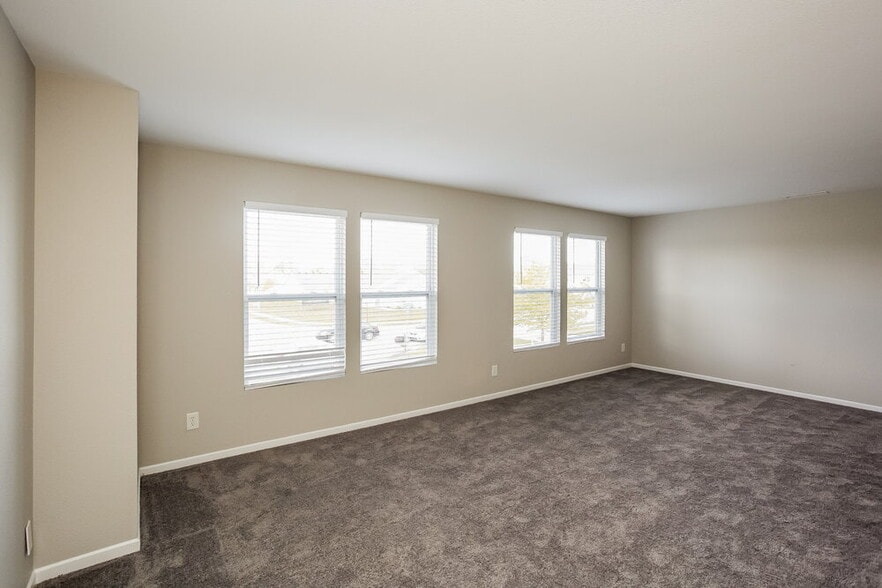 Building Photo - 2035 Brookside Ct