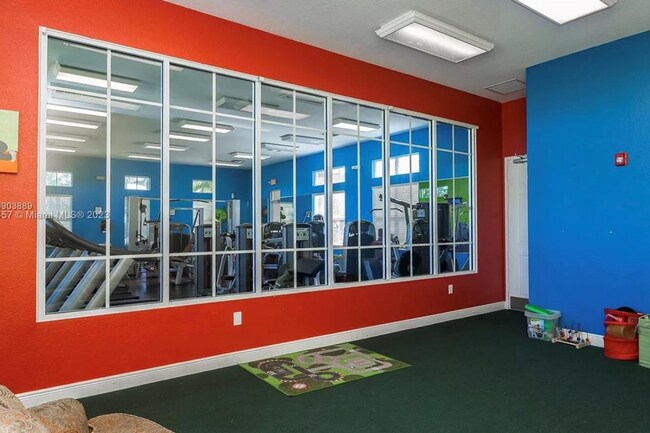 Building Photo - Live in this spacious 2 bedrooms, 2 full bathrooms unit in The Courts at Bayshore II