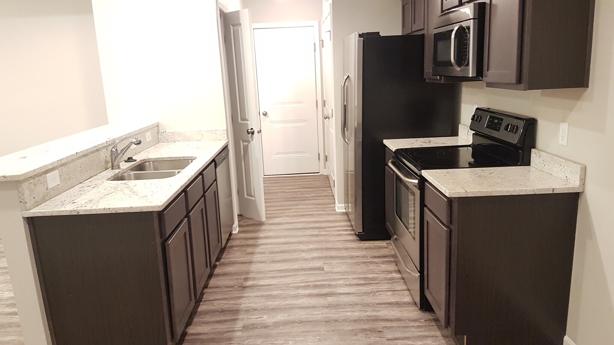 Building Photo - 810 SE 10th Ln