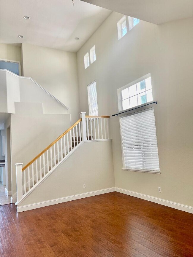 Building Photo - 509 Breakwater Dr