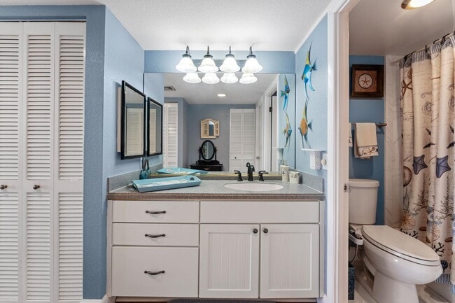 Building Photo - 1 Key Capri