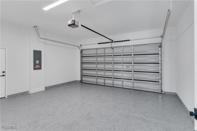 Building Photo - 6005 Queen Ave N