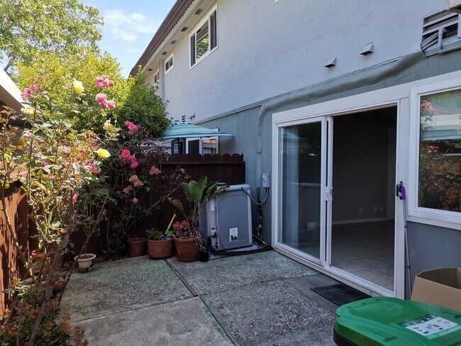 Building Photo - 4411 Seminole Way