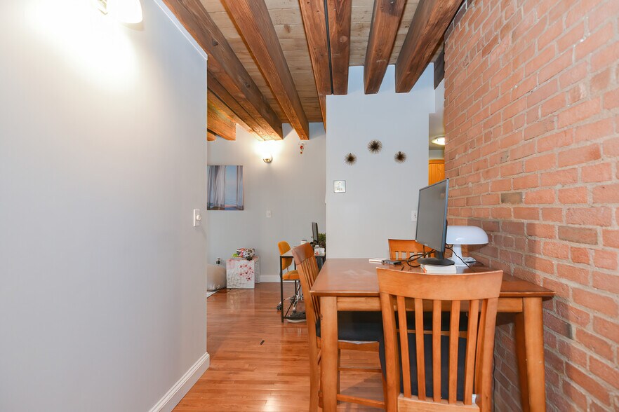 Building Photo - 99 Fulton St