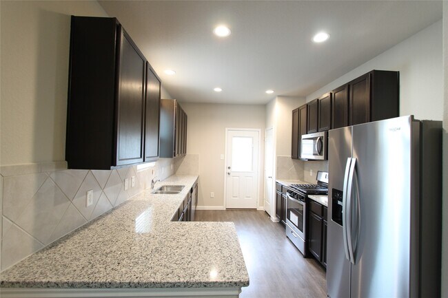 Building Photo - 24923 Lorenzo Glaze Trail