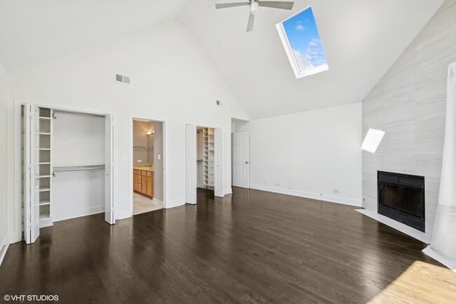 Building Photo - 1730 W Barry Ave
