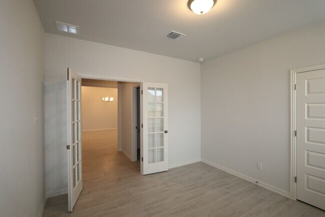 Building Photo - $500 OFF 1 MO RENT!!-Bigger and Better than the rest!