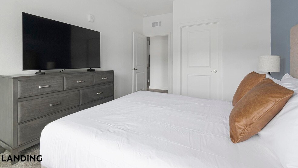 Building Photo - 12525 Tibbets Ln