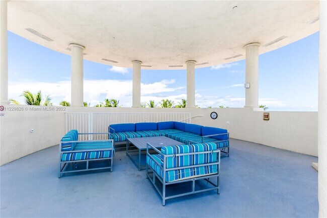 Building Photo - 7330 Ocean Terrace