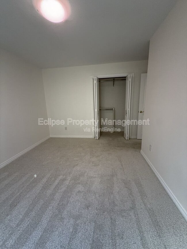 Building Photo - 714 E Harbor Cir